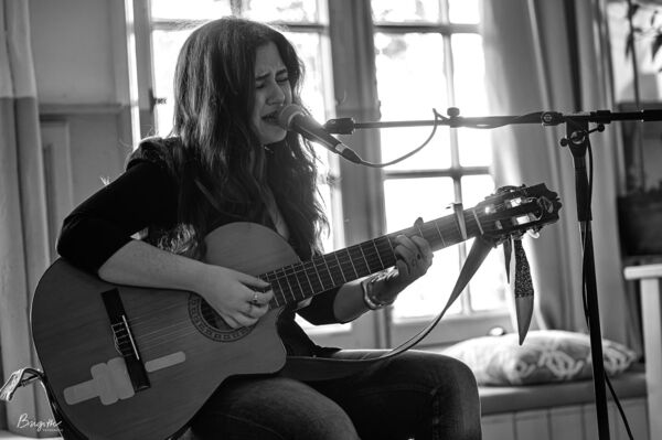 Binnentuin concert - Nisan Beyaz