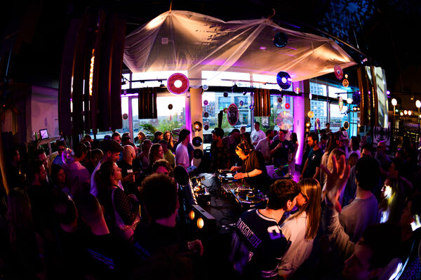 CLUB400 - Art Meets Music
